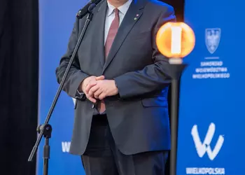 Na scenie wicemarszałek województwa wielkopolskiego Krzysztof Grabowski