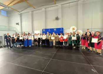 Uczestnicy „Konkursu z Jajem na potrawę i palmę wielkanocną” w Pile 