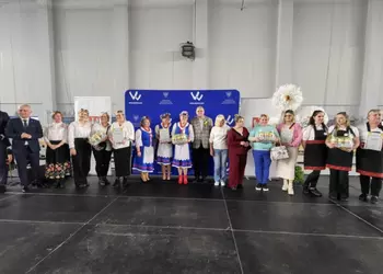 Uczestnicy „Konkursu z Jajem na potrawę i palmę wielkanocną” w Pile 