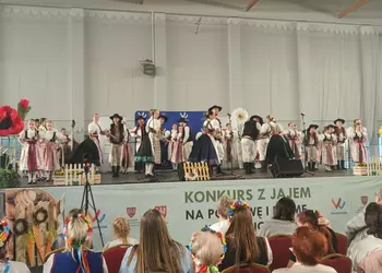 Uczestnicy „Konkursu z Jajem na potrawę i palmę wielkanocną” w Pile 