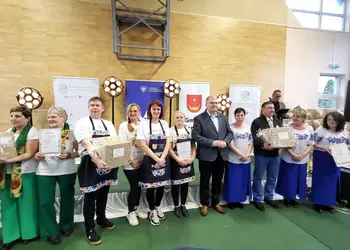 Wręczenie podziękowań podczas Stoiska uczestników Konkursu tarcia Chrzanu w Chrzanie 2026