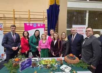 Stoisko z uczestnikami podczas „Konkursu kulinarnego na świąteczną potrawę - Wielkopolskie Sma
