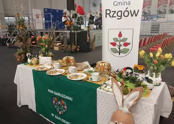 Stoisko i potrawa podczas „Konkursu z Jajem na potrawę i palmę wielkanocną