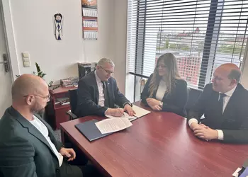 Podpisanie umowy na modernizację obiektów w Marszewie, Gołaszynie i Sielinku.