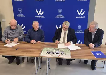 Podpisanie umów przez Krzysztofa Grabowskiego Wicemarszałka Województwa Wielkopolskiego z prrzedstaw