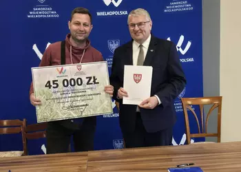 Podpisanie umów przez Krzysztofa Grabowskiego Wicemarszałka Województwa Wielkopolskiego z przedstaw