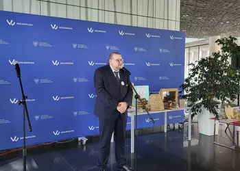 Konferencja prasowa poświęcona znaczeniu pszczół dla środowiska naturalnego.