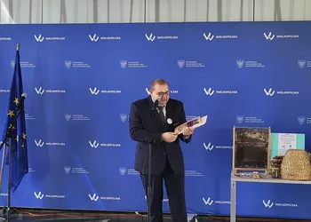 Konferencja prasowa poświęcona znaczeniu pszczół dla środowiska naturalnego.